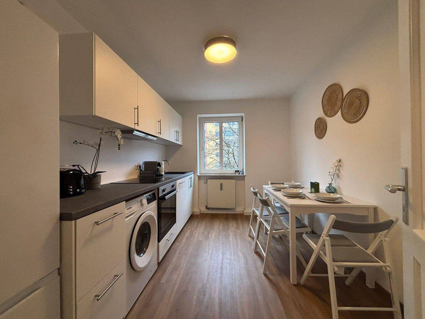 Helles Zimmer in neu gegründeter 4-Zimmer-WG - Erstbezug nach Sanierung! – München – Vorschaubild 2