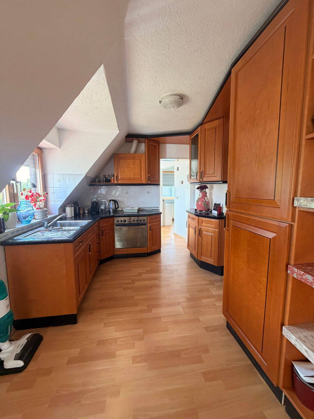 Charmante Dachgeschosswohnung für 1 Person- nahe U2 Feldmoching – München – Vorschaubild 5