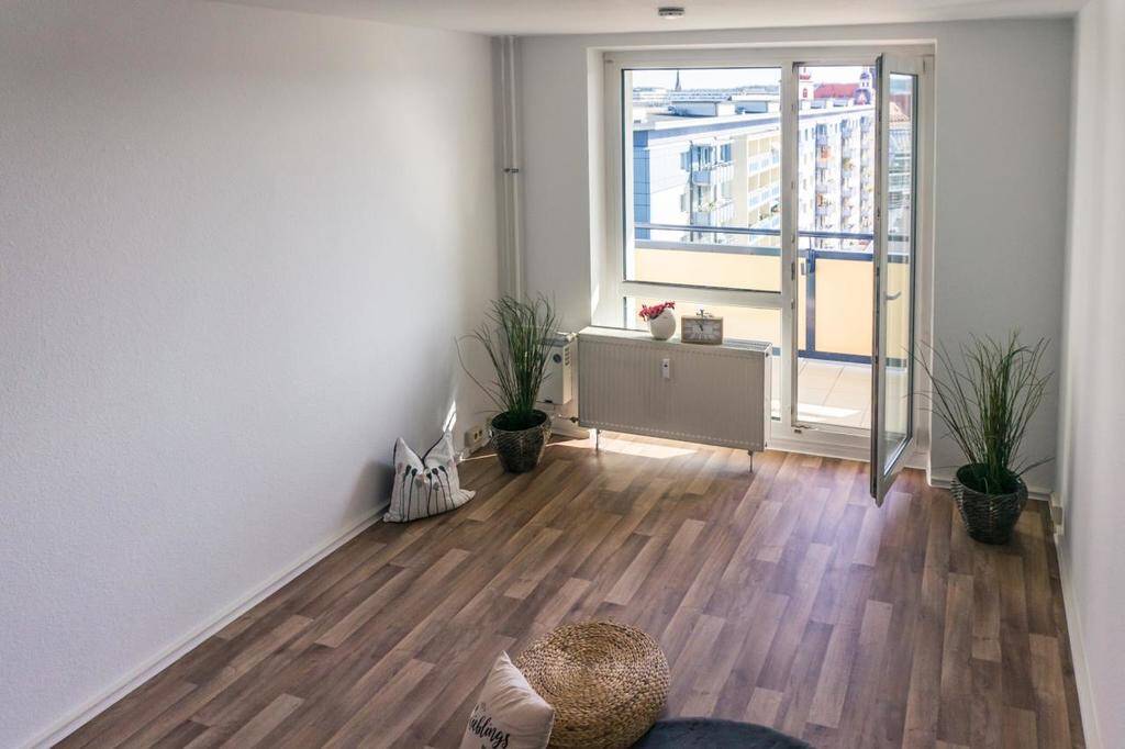 Über den Wolken... 1-Raum-Wohnung mit besten Aussichten – Chemnitz – Vorschaubild 2