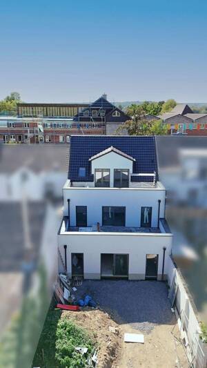 Wohnen wie im Einfamilienhaus – in Rheinnähe mit 2 Dachterrassen und Siebengebirgsblick – 53229 Bonn – Vorschaubild 2