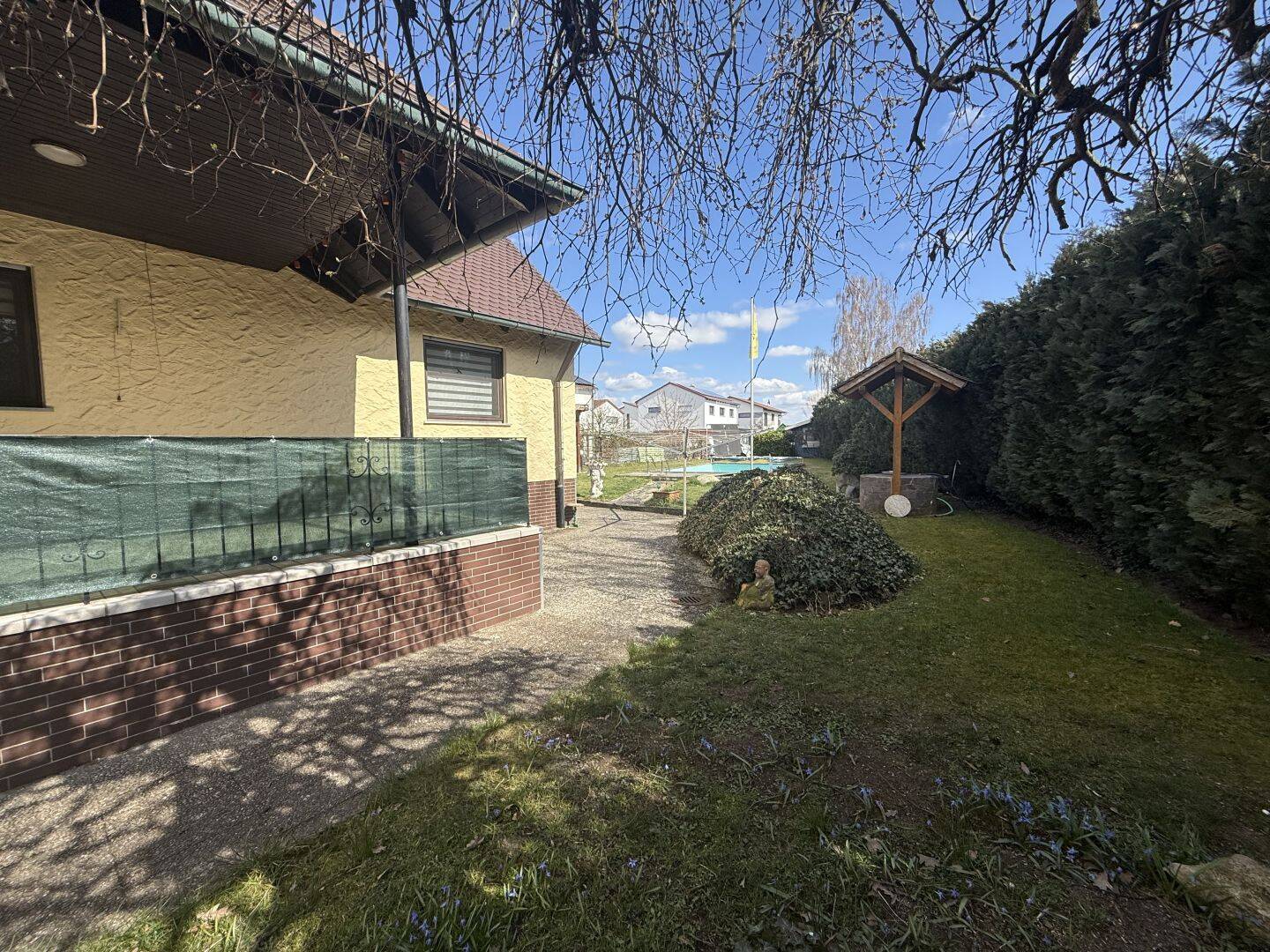 Großzügiges Einfamilienhaus mit Pool und großen Garten – Büchenbach – Vorschaubild 6