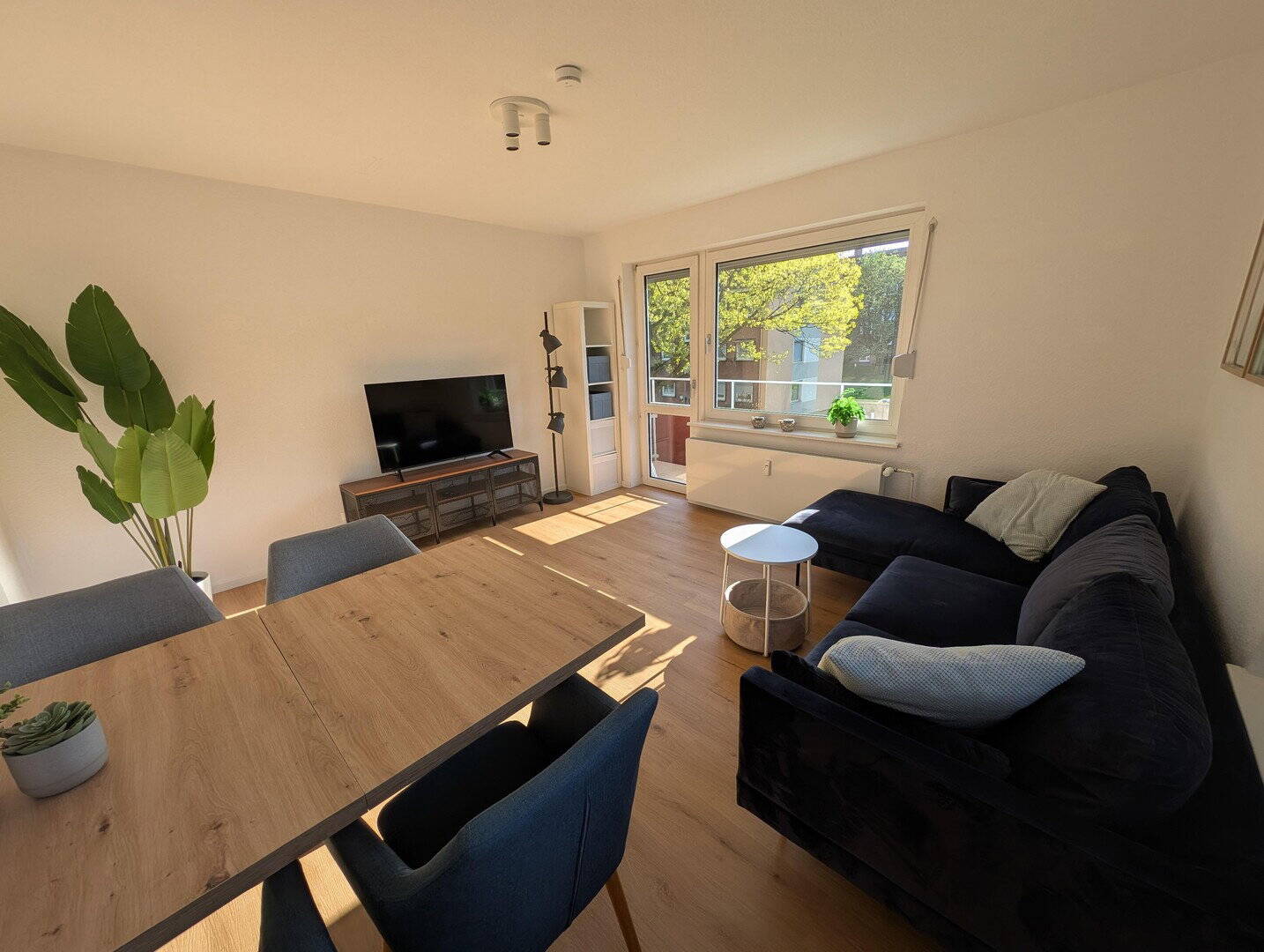 Wunderschöne möblierte 3-Zi-Wohnung mit Balkon & Keller - ideal für Monteure & Langzeitmieter