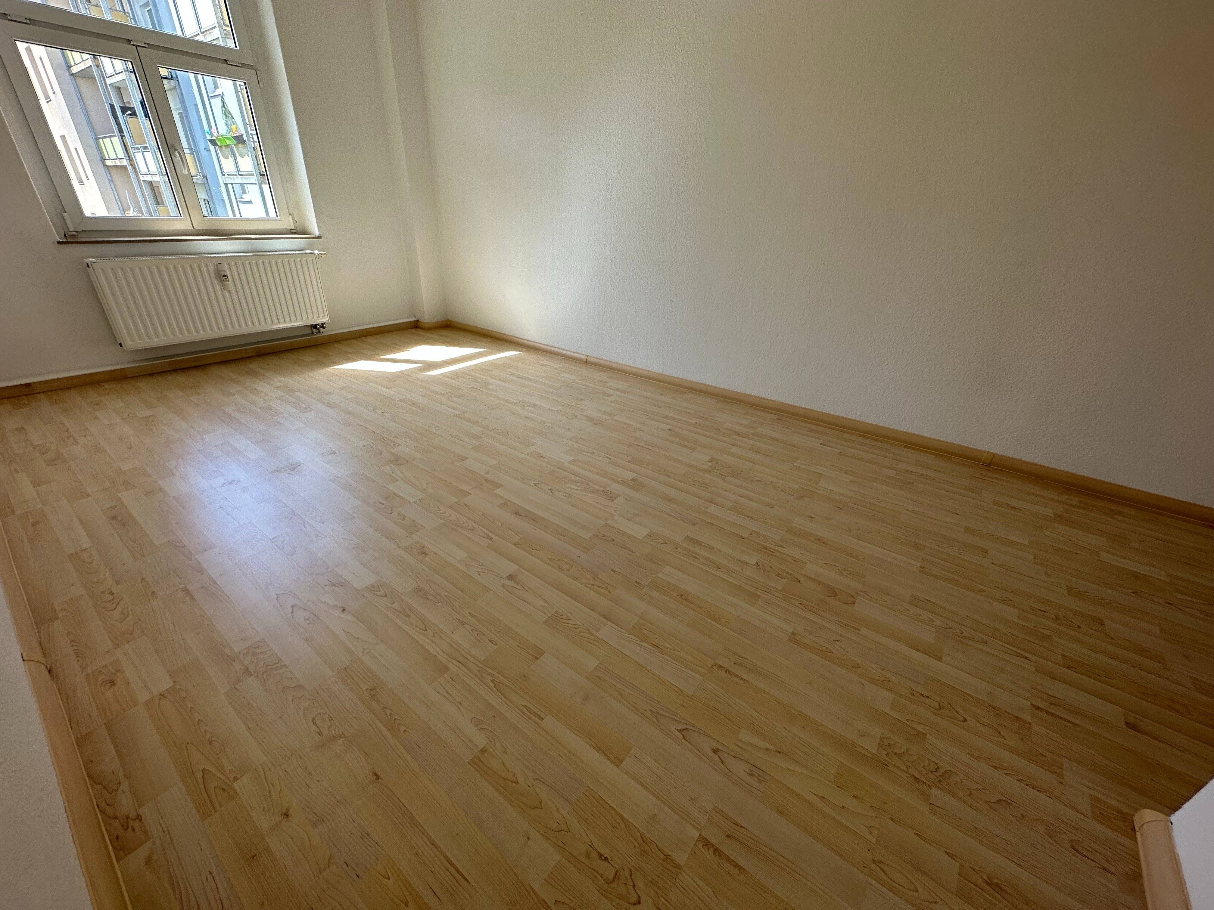 Bad mit Fenster - sonniger Balkon - 2.OG - frei ab sofort – Chemnitz – Vorschaubild 7