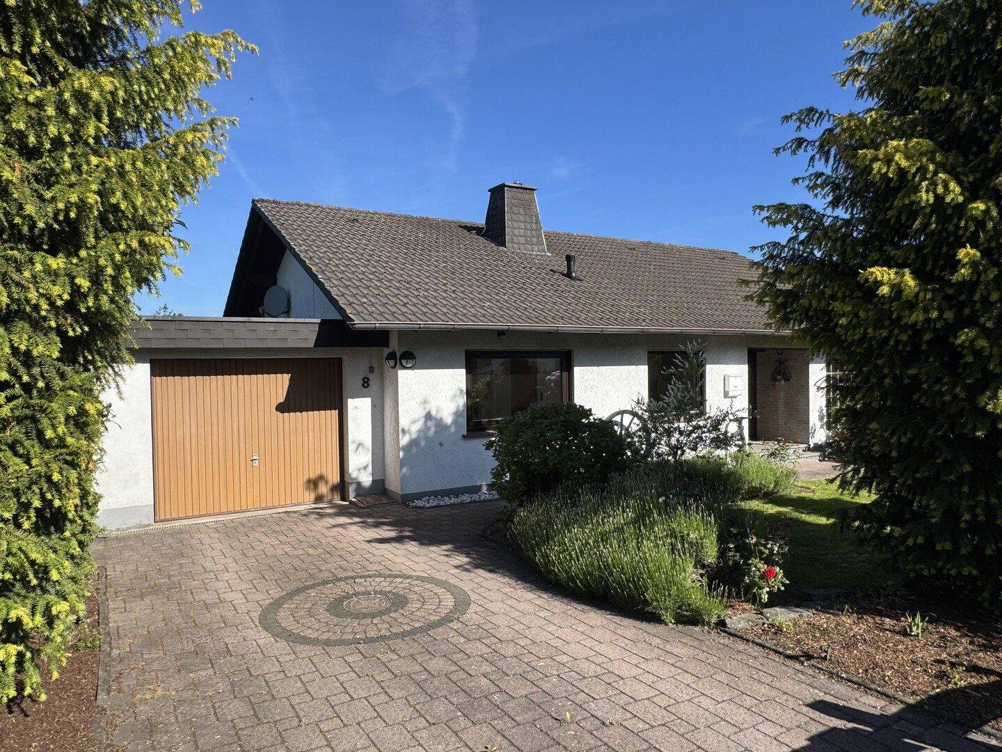 Gepflegtes Einfamilienhaus mit EBK, Balkon, schön angelegtem Garten und Aussicht – Waldbröl – Vorschaubild 3