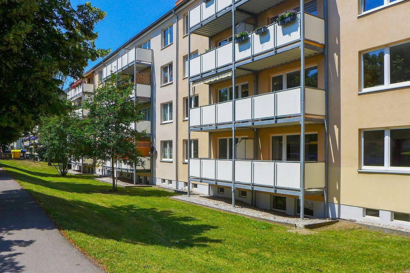 Erstbezug nach Renovierung +++ 3-Zimmer-Wohnung mit Balkon 1. OG – Chemnitz – Bild 1 von 8