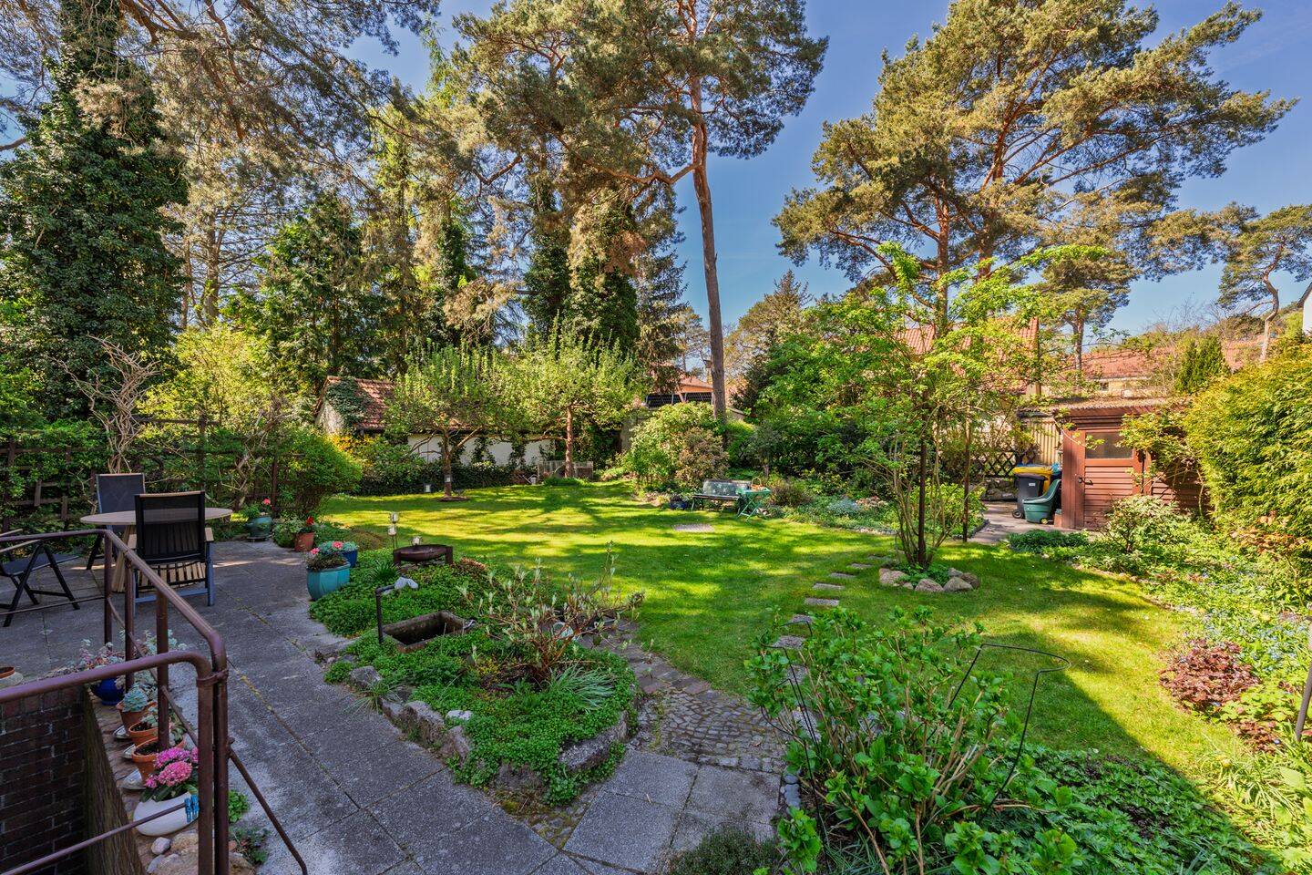 A well-maintained detached or semi-detached house with an idyllic garden – Potsdam – Vorschaubild 2