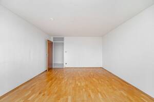 Bezugsfreie 3-Zimmer-Wohnung im 13. Obergeschoss mit zwei Balkonen und Alpenblick – 81379 München – Vorschaubild 2