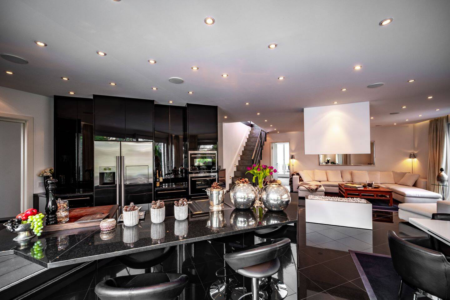 Pure Eleganz: Luxuriöse 4-Zimmer-Maisonette mit privatem Liftzugang – München – Vorschaubild 5