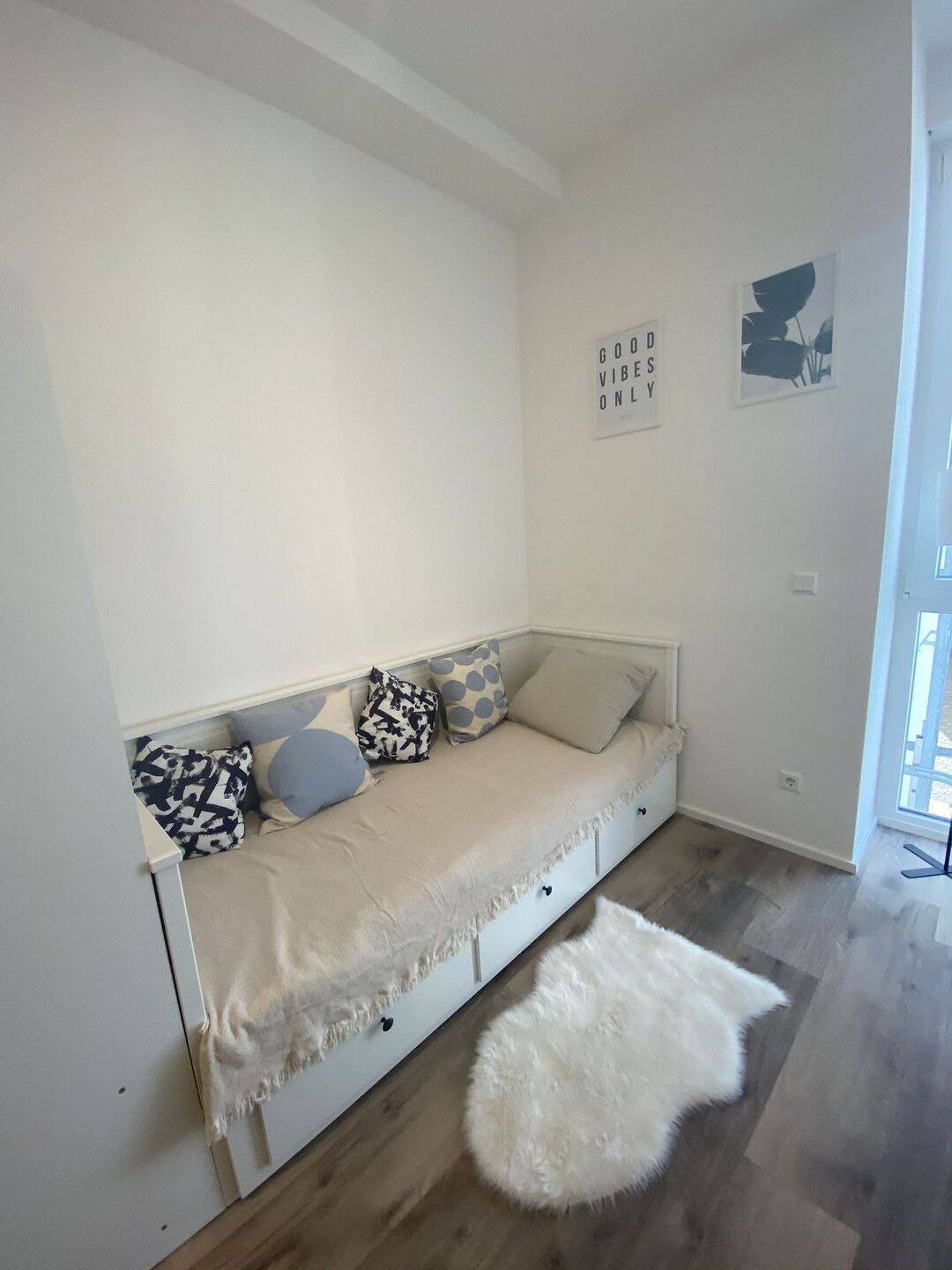 Mitten in STUTTGART ! Wunderschöne vollmöbilierte Studioapartments zur Miete