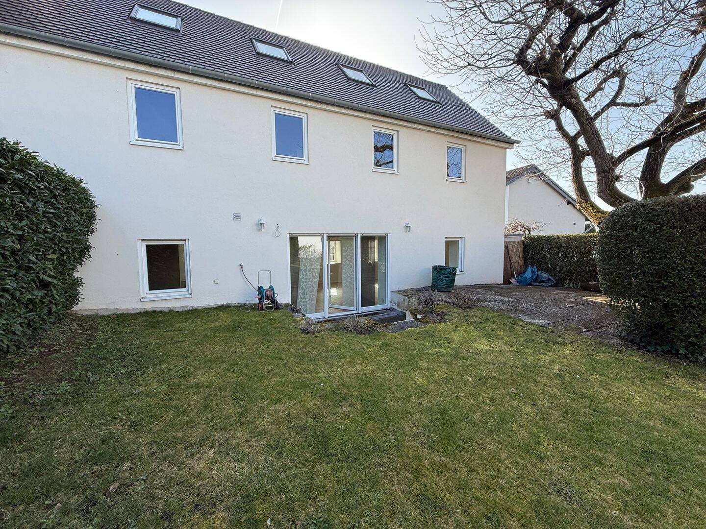 Großes denkmalgeschützes Bauernhaus mit uneinsehbarem Innenhof und Garten