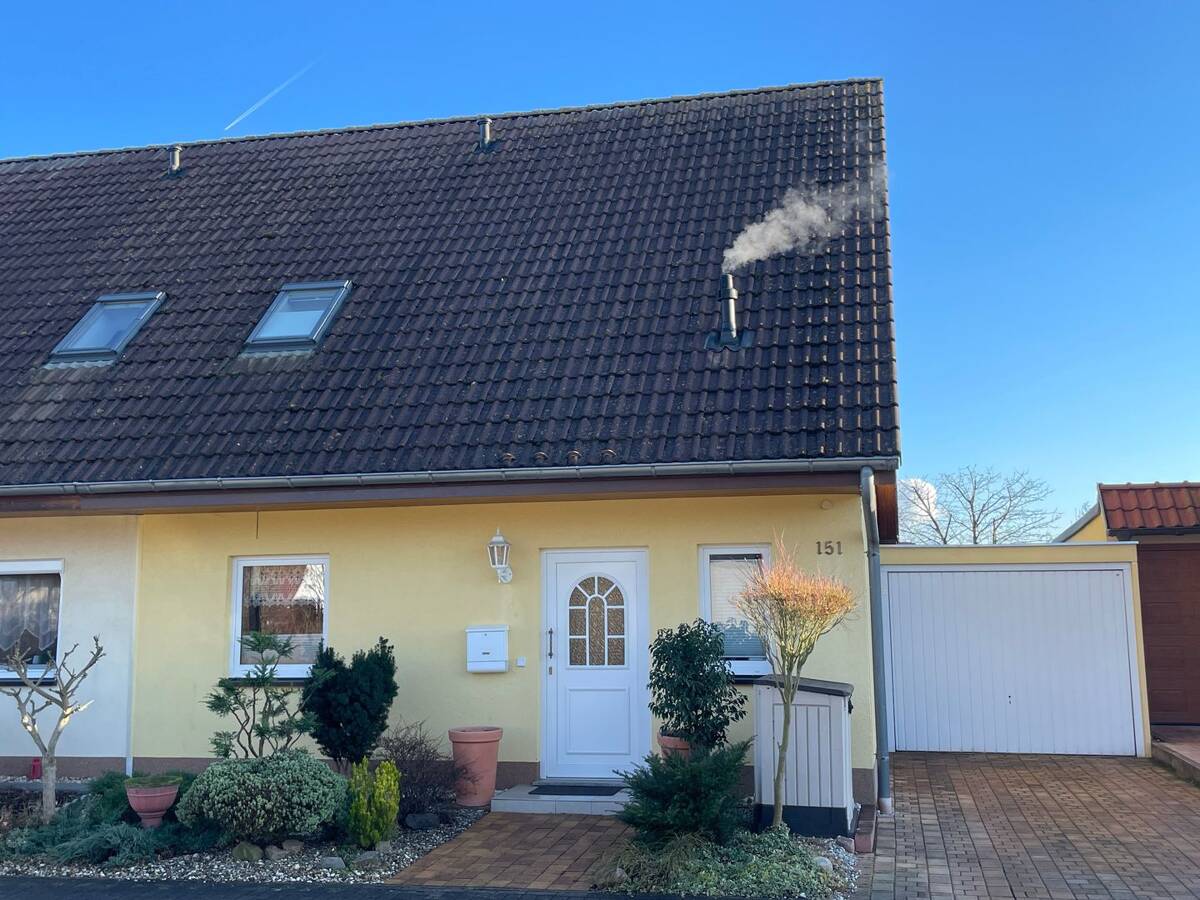 Sehr gepfl. energieeffizienter Neubau (Kernhaus) aus 2003 mit Sonnenterrasse, Pool und Garage in erstklassiger Wohnlage – 4207 Leipzig – Bild 1 von 9