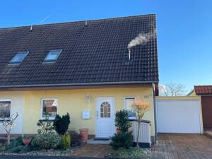 Sehr gepfl. energieeffizienter Neubau (Kernhaus) aus 2003 mit Sonnenterrasse, Pool und Garage in erstklassiger Wohnlage