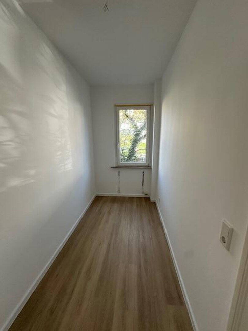 Erstbezug Sanierter Altbau! Wunderschöne 3 ZW + sehr großer Wohnküche! – Nürnberg – Vorschaubild 9