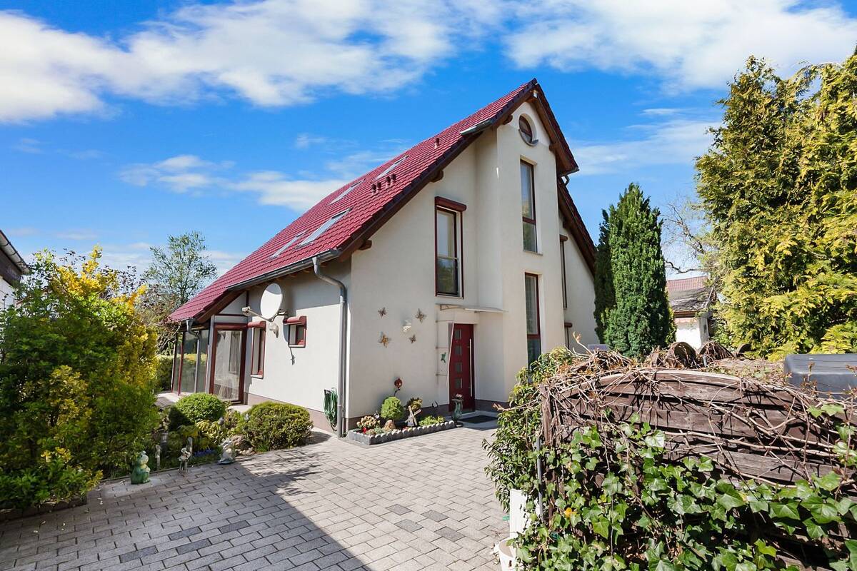 Architektur trifft Lebensqualität - modernes Familienparadies mit Garten, Gästehaus & Stil – 12683 Berlin – Bild 1 von 9
