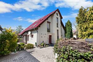 Architektur trifft Lebensqualität - modernes Familienparadies mit Garten, Gästehaus & Stil – 12683 Berlin – Vorschaubild 1