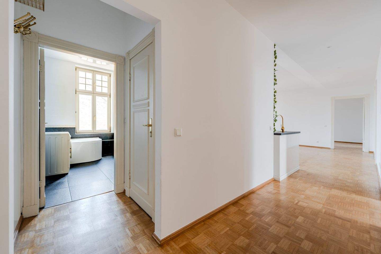 Spacious and bright 5-room flat with three balconies near the popular Dutch Quarter – Potsdam – Vorschaubild 7