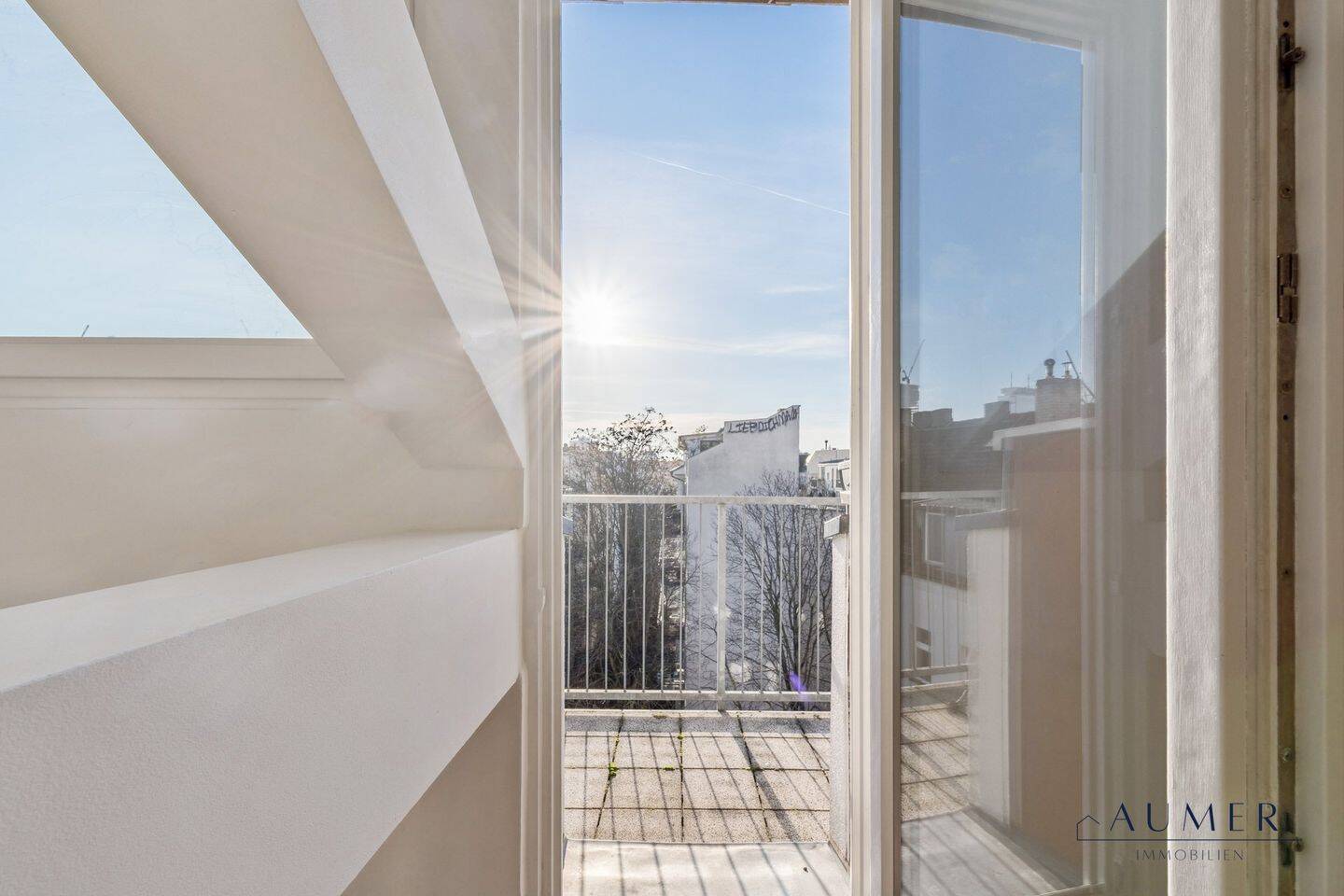 Sanierte 3-Zimmer Dachgeschosswohnung mit Balkon – Berlin – Vorschaubild 8