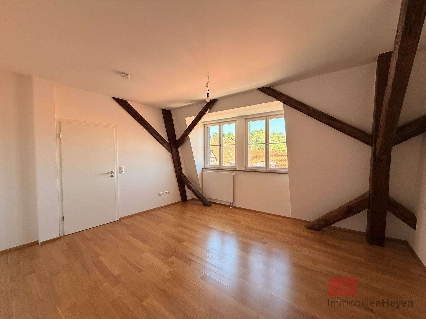 Helle 4-Zimmer-Komfort-Wohnung in repräsentativem Altstadthaus