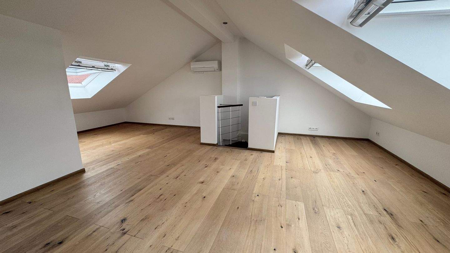 Gostenhof ! Helle chice u. moderne 2-Zi.-Maisonette-Whg. 70 m²,hochw. Einbauküche, Klimaanlage, 4.OG mit Aufzug. – Nürnberg – Vorschaubild 7