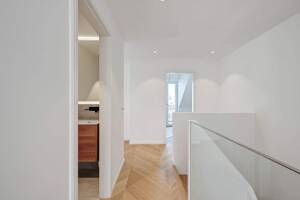 Einziehen und wohlfühlen: Dachgeschoss-Maisonette im Erstbezug in Toplage – 80333 München – Vorschaubild 6