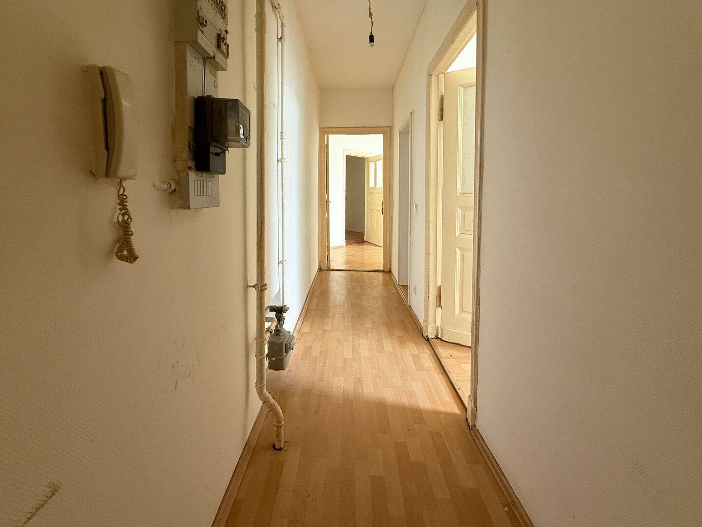 Unsanierte Altbauwohnung mit Terrasse zur Selbstnutzung – Berlin – Vorschaubild 7