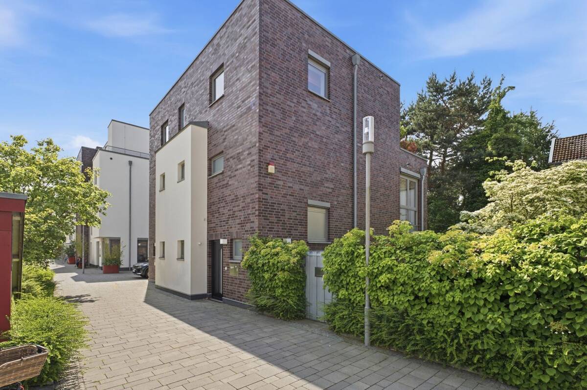 Hochwertige Architektur, Blick ins Grüne. Innenstadtwohnung mit Balkon und Tiefgaragenstellplatz – 26121 Oldenburg – Bild 1 von 9