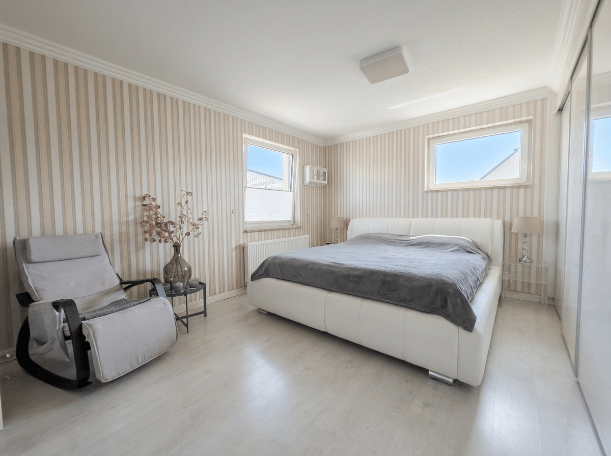 Modernes Einfamilienhaus in Söhlde: moderne Ausstattung, Doppelgarage und gepflegter Garten. – Söhlde – Bild 1 von 9