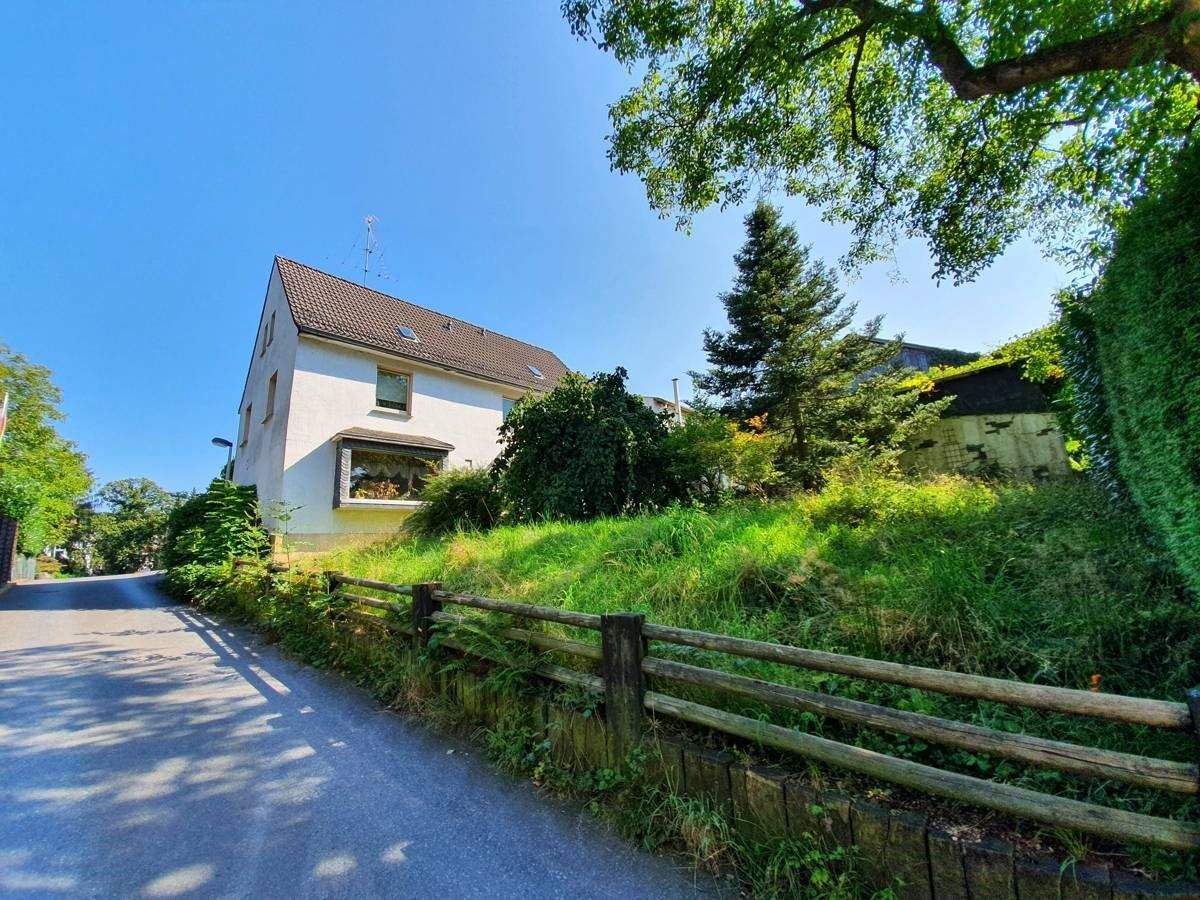 Höhscheid: Entwicklungspotenzial! Freistehendes Sanierungsobjekt + Halle, ca. 1.900 m² Grundstück! – Solingen – Vorschaubild 3