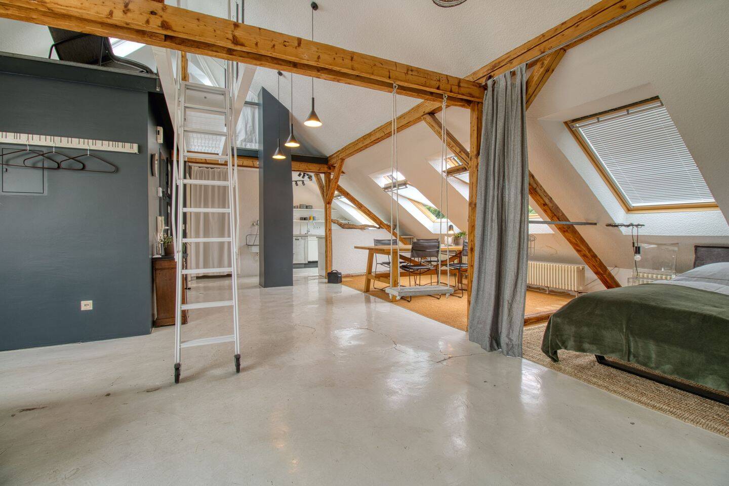 STILVOLLES, MÖBLIERTES LOFT MIT GALERIE - WOHNEN AUF ZEIT – Bochum – Vorschaubild 9
