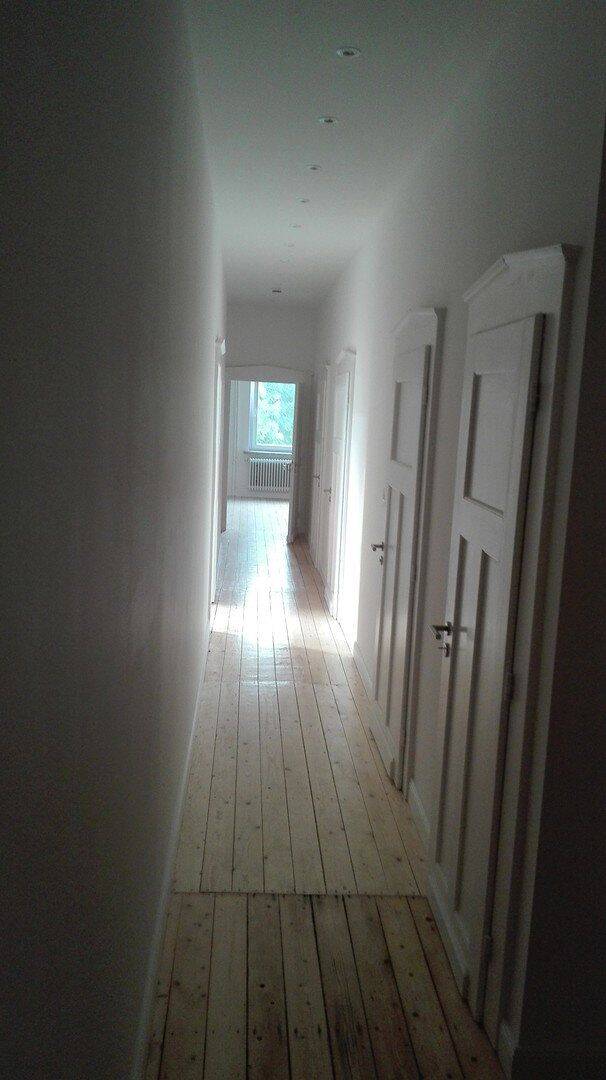 Altbau am Wedekindplatz mit mega Balkon & Einbauküchenzeile, ideal zu zweit