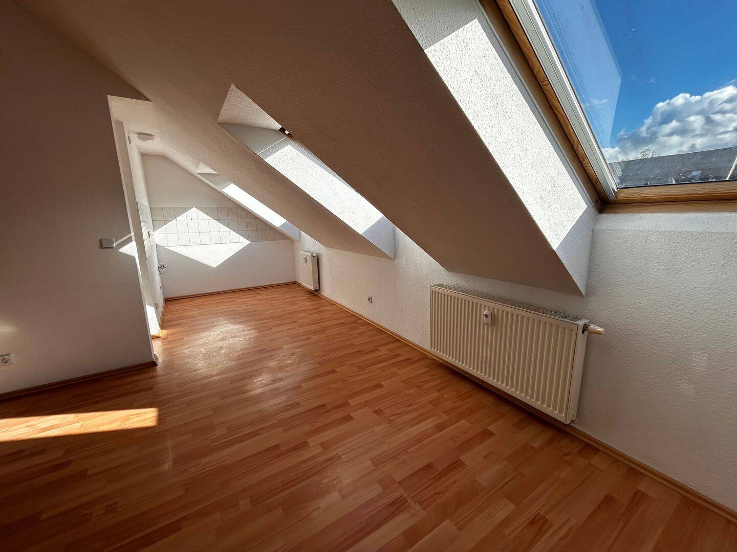 sonnige 3-Raum-Wohnung mit Balkon / Dachgeschoss – Chemnitz – Vorschaubild 8