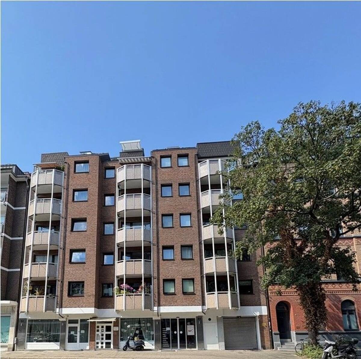 TOP-EIGENTUMSWOHNUNG ZENTRAL IN DÜSSELDORF - ZWEI LOGGIEN - AUFZUG - DUPLEX- STELLPLATZ – 40215 Düsseldorf – Bild 1 von 4
