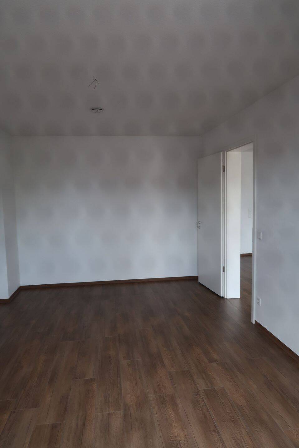 2-Zi-Dachterrassen-Wohnung barrierefrei in Nürnberg-Süd, Bezug nur mit Wohnungsberechtigungsschein Stadt Nbg. Einkommensstufe 2 – Nürnberg – Vorschaubild 9