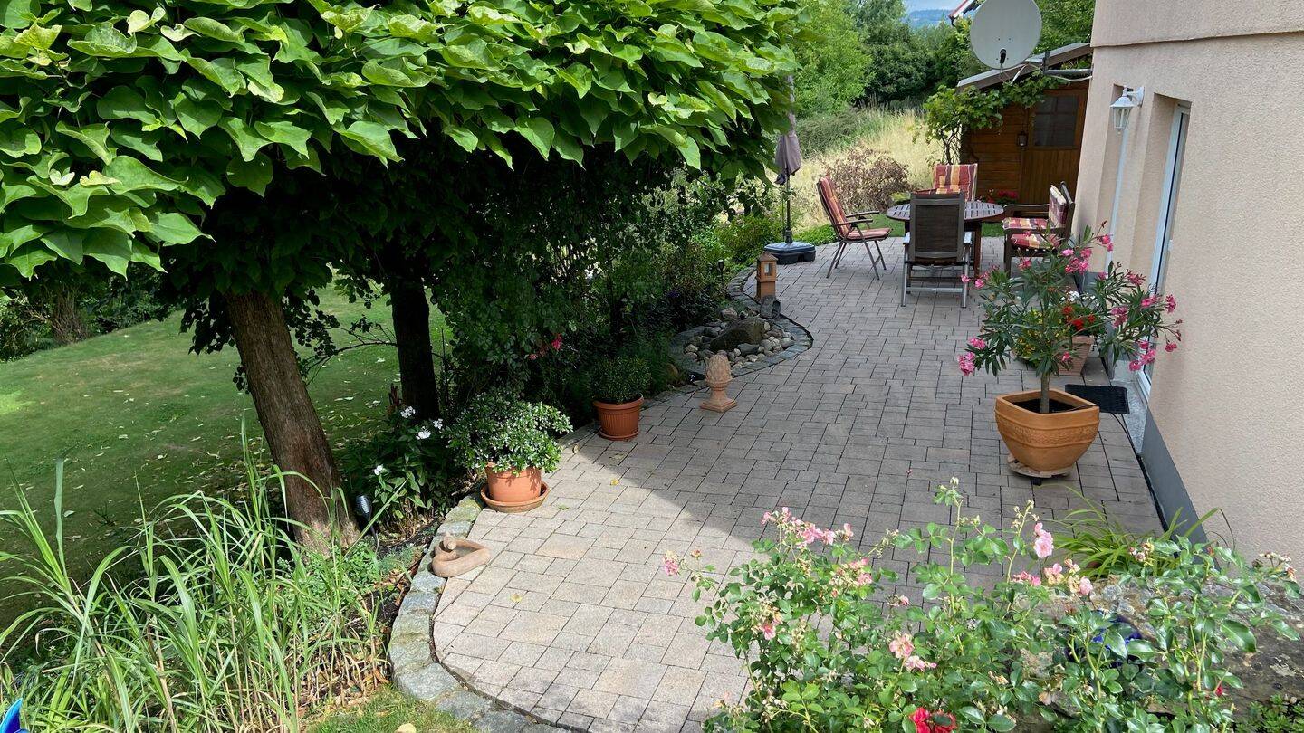 Energieeffizientes Einfamilienhaus mit Wintergartenfront & gepflegtem Garten in begehrter Lage in Küps – Küps – Vorschaubild 7