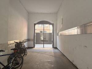 Stilvolle Altbauwohnung mit großem Balkon im Herzen Frankfurts - großzügig, hell und ruhig – 60329 Frankfurt am Main – Vorschaubild 2