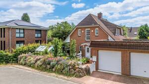 Hamburg-Sasel: Vielseitiges Einfamilienhaus mit traumhaftem, von Hagenbeck inspiriertem Garten – 22393 Hamburg – Vorschaubild 3