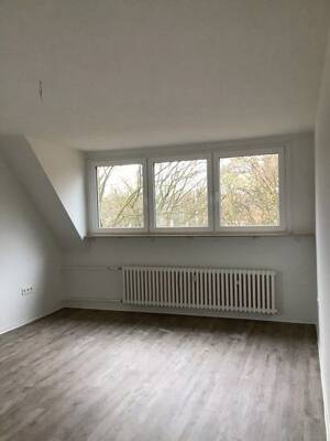 Schöne 3-Zimmerwohnung mit Vinylboden und Wannenbad im Dachgeschoss – 47259 Duisburg – Vorschaubild 2