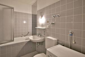 Modernisierte 2-Zimmer-Wohnung mit zwei Balkonen, Weitblick über Karlsruhe & sanierter Wohnanlage – 76131 Karlsruhe – Vorschaubild 7
