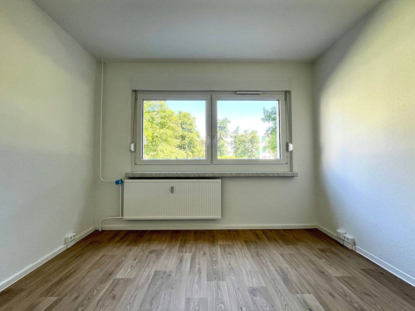 Komfortabel wohnen: Erstbezug mit Tresen, Balkon und familienfreundlicher Lage – Chemnitz – Vorschaubild 3