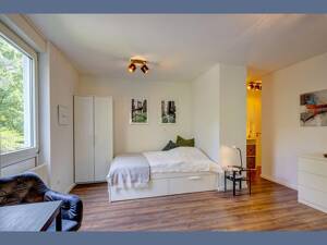Möbliert: Großzügige 1-Zimmer Wohnung mit Balkon – 80997 München – Vorschaubild 3