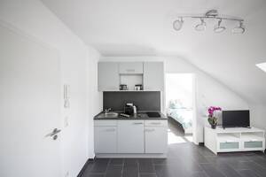 komfortables Apartment in Stuttgart-Hofen - WOHNEN AUF ZEIT – 70378 Stuttgart – Vorschaubild 2