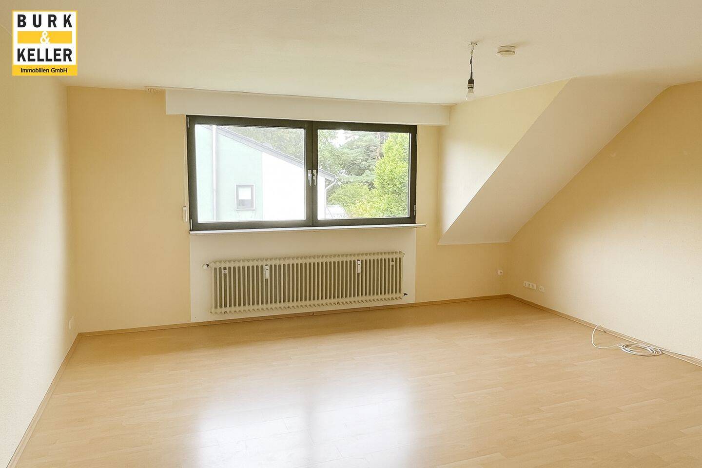 PROVISIONSFREI! Helle 3-Zimmer-DG-Wohnung mit TG-Stellplatz in bester Wohnlage von Königsdorf. – Frechen – Vorschaubild 2