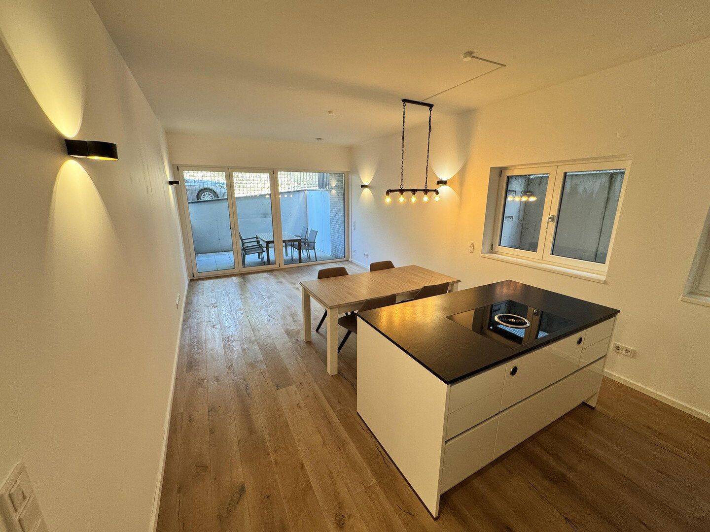 PROVISIONSFREI - TOP-Lage / Moderne 2-Zimmer-Wohnung (BJ 2018) mit Terrasse, Küche & TG – Stuttgart – Vorschaubild 2