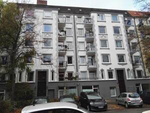 Barmbek-Süd: 2,5-Zimmer-Altbau: Wohngemeinschaft möglich.