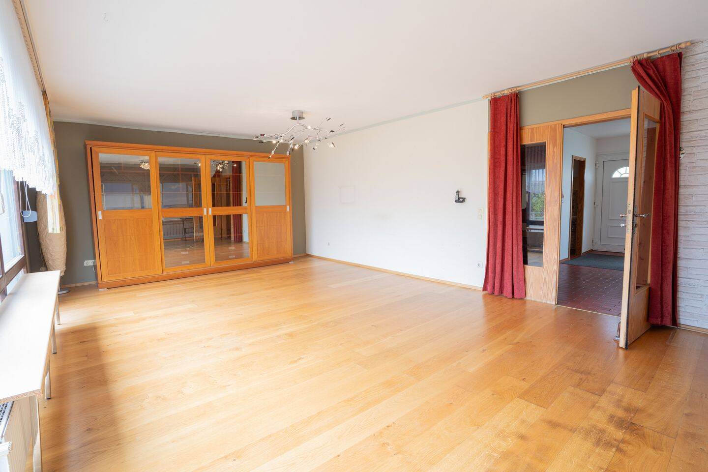 Attraktive DHH mit Garten, Stellplätzen und Garage in Obernheim Ortsrandlage zu verkaufen – Obernheim – Vorschaubild 4