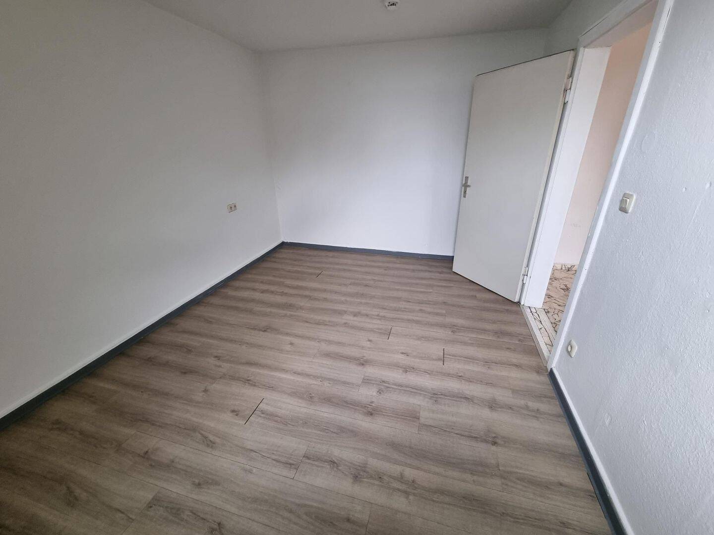 Trier-City: Zentral gelegene 2ZKB Wohnung mit 44 m² Wohnfläche – Trier – Vorschaubild 3