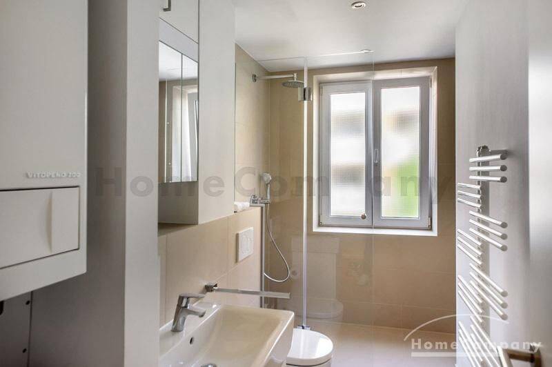 Schöne neu renovierte und möblierte 2-Zimmer-Wohnung mit Balkon in der Maxvorstadt – München – Vorschaubild 7