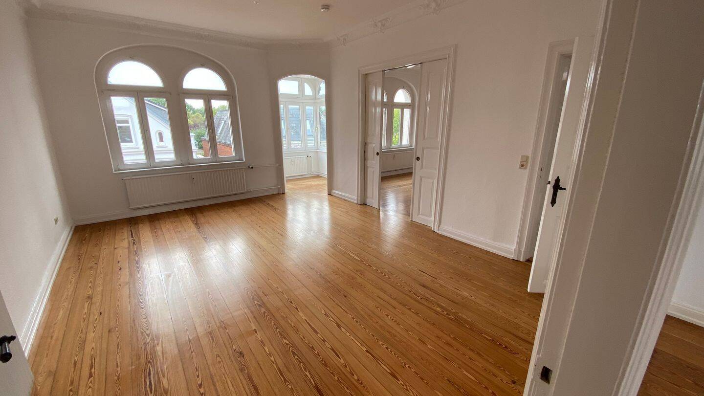 Wunderschöne Altbau-Wohnung im Heider Stadtzentrum – Heide – Vorschaubild 2