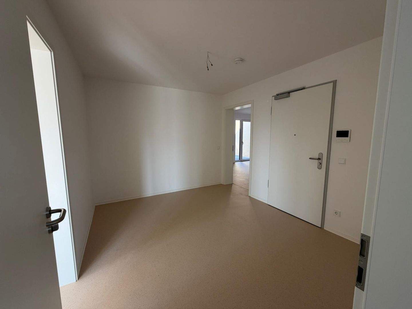 Exklusive, großzügige, barrierefreie Zwei-Zimmer-Wohnung in Jena – Jena – Vorschaubild 6