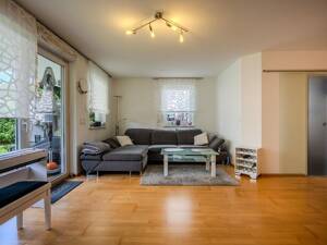 Erdgeschosswohnung mit großem Garten, sonniger Terrasse und zwei Tiefgaragenstellplätzen – 90768 Fürth – Vorschaubild 2